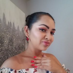 Meet your Posher, Estefanie